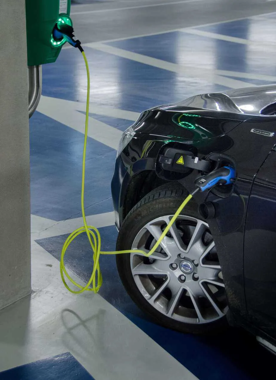Laval electric vehicle towing service